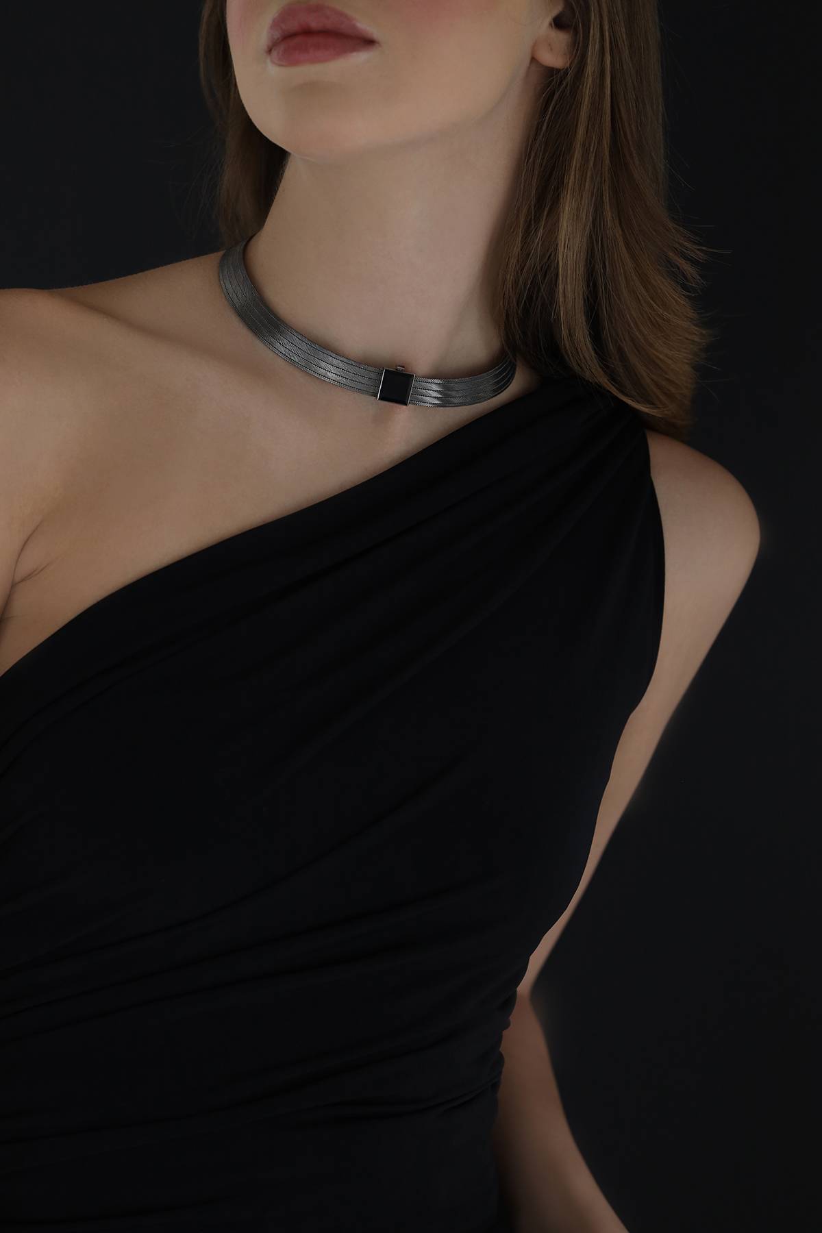 Elizi Trabzon Hasırı Titanyum Kolye - 5 Sıra Oniks