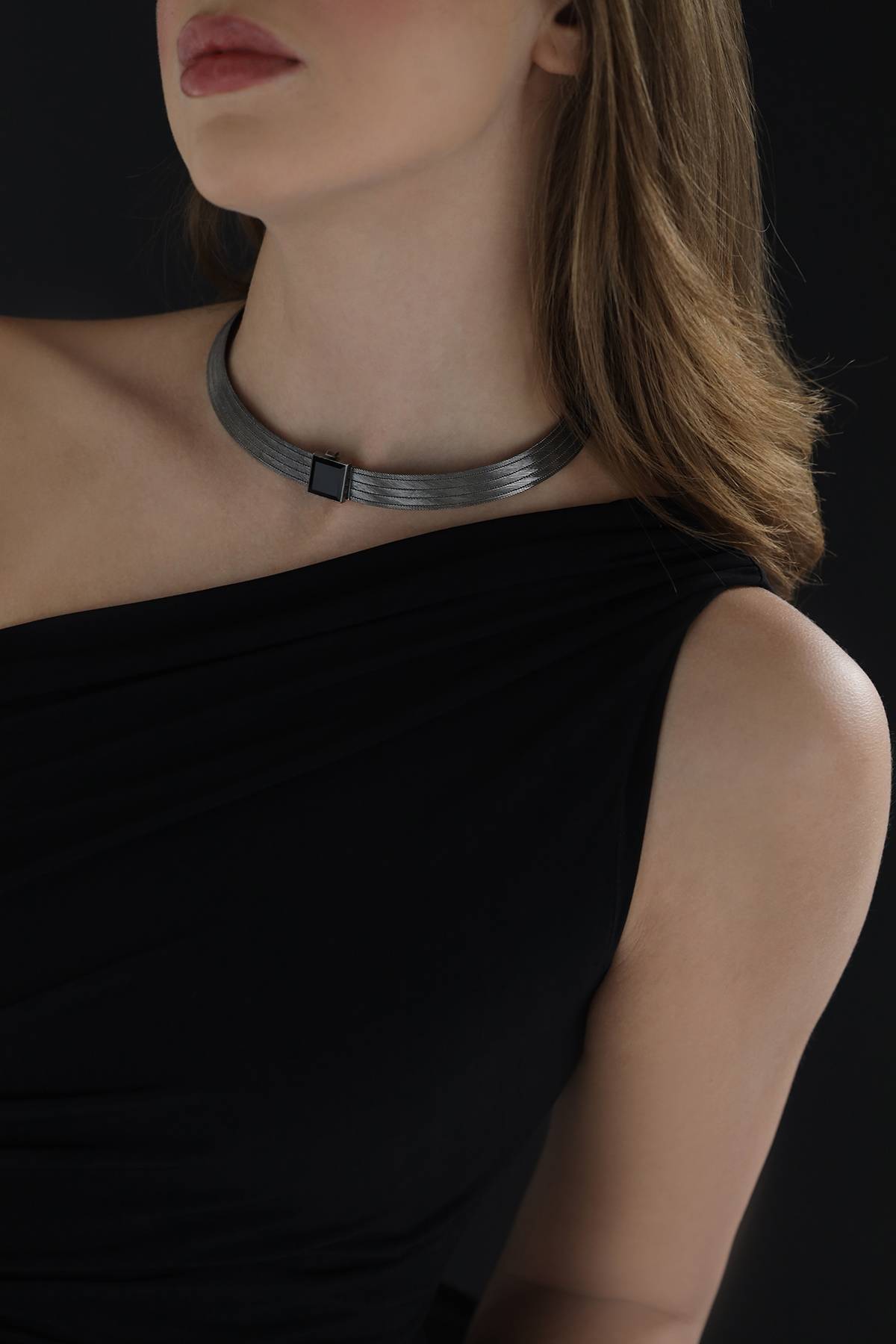 Elizi Trabzon Hasırı Titanyum Kolye - 5 Sıra Oniks