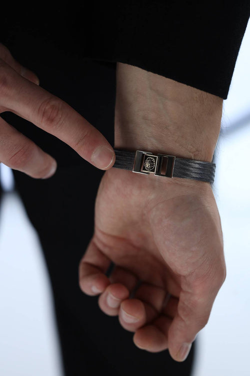 Elizi Trabzon Hasırı Titanyum Altın Erkek Bileklik - 5 Sıra Siyah Arslan